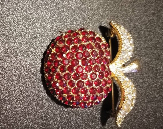 Vintage 60s Gold tone and Red Diamante Apple Broo… - image 4
