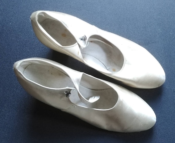 Vintage Cream Satin 30s Mary Jane Shoes