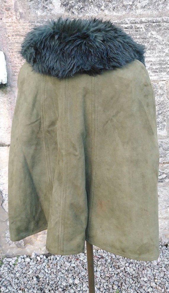 Vintage 60s Green Suede and Faux Fur Cape - image 4