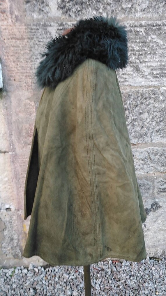 Vintage 60s Green Suede and Faux Fur Cape - image 3