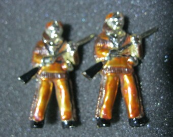 Vintage scatter pins brooches Davy Crockett Safety Pins