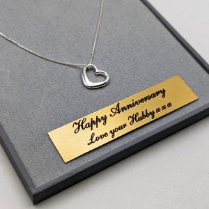 Gepersonaliseerde geschenkverpakkingen. Meerdere en aangepaste formaten, lasergegraveerd, goud, zilver of zwart aluminium zelfklevend