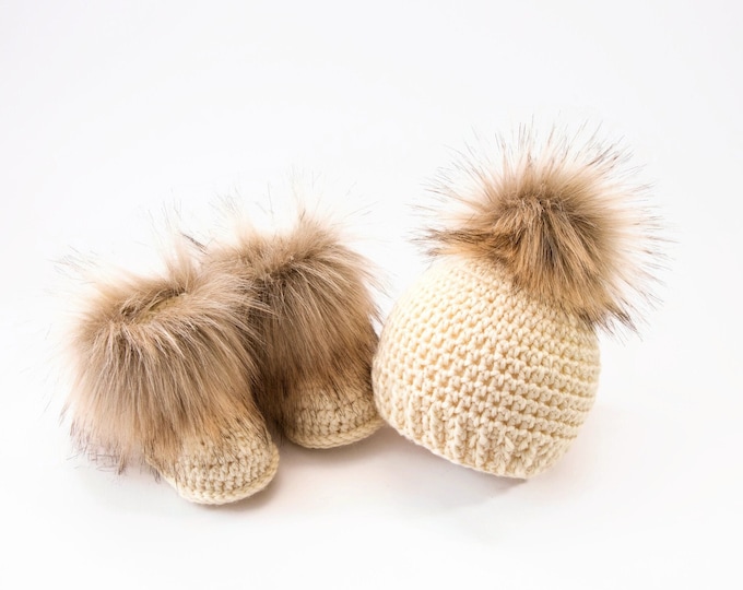 Faux fur baby Booties and Hat with fur pom pom, Crochet Baby Set, Hat and Booties set, Gender Neutral baby set, Unisex baby winter clothes