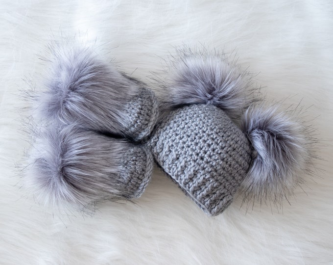 Double pom pom hat and booties - Gray Booties and hat set - Crochet baby clothes - Newborn winter clothes - Fur booties - Gender neutral