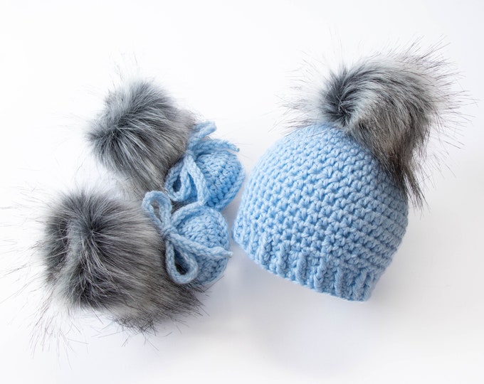 Blue Baby boy Booties and hat, Baby boy gift, Crochet baby booties, Fur pom hat, Faux fur booties, Preemie boy clothes, Newborn boy outfit