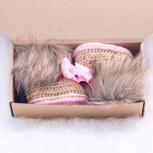Gold and pink Baby girl Faux fur Booties with bows Crochet image 5