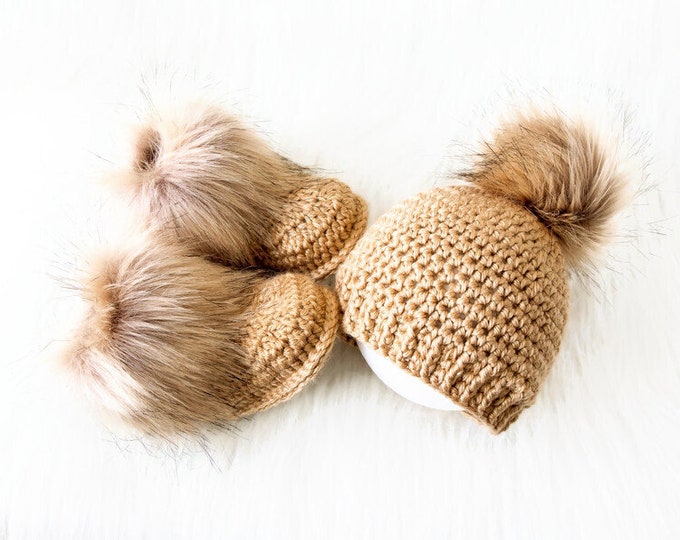 Fur pom pom hat and booties, Crochet baby clothes, Neutral baby hat and booties, Gold hat and boots, Faux Fur booties, Unisex newborn gift