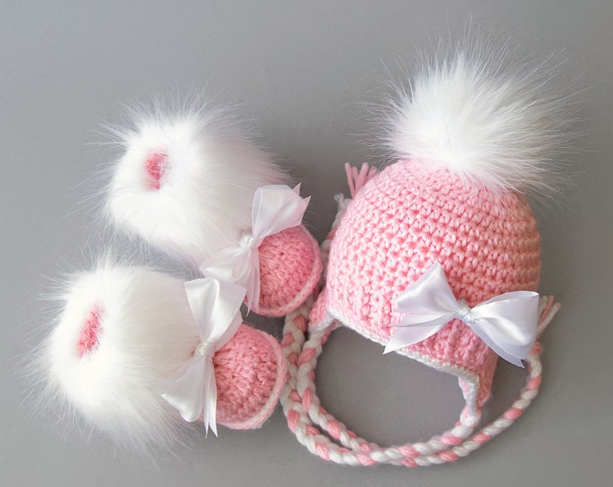 Crochet Pink and white Baby girl booties and hat set with bows, Newborn girl gift, Bow hat and Booties, Baby girl booties, Baby girl hat
