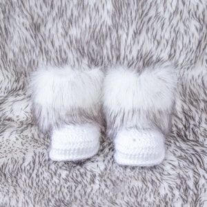 White and Black Baby pom pom hat and boots, Crochet baby outfit, Baby winter clothes, Pom pom hat, Fur booties, Gender neutral newborn set image 2