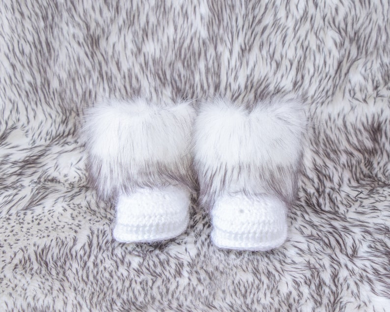 White and Black Baby pom pom hat and boots, Crochet baby outfit, Baby winter clothes, Pom pom hat, Fur booties, Gender neutral newborn set image 2