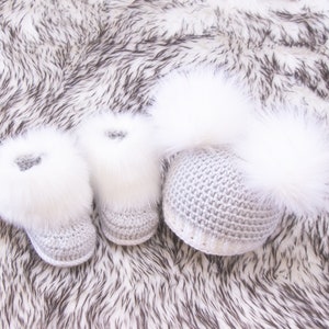 Double pom pom hat and booties, Baby boy booties and hat set, Crochet baby clothes, Newborn winter clothes, Preemie clothes, Baby boy gift