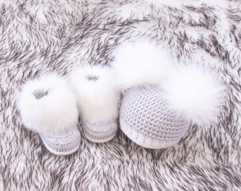 Double pom pom hat and booties, Baby boy booties and hat set, Crochet baby clothes, Newborn winter clothes, Preemie clothes, Baby boy gift