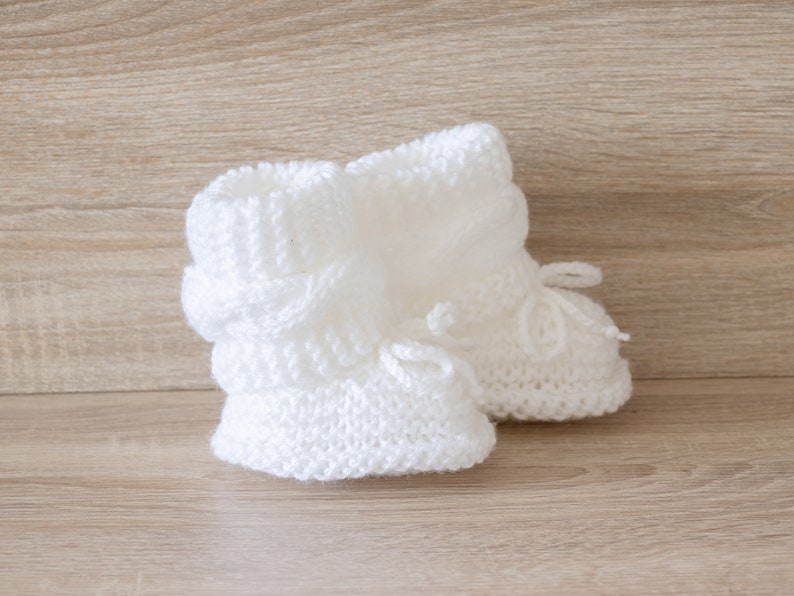 Hand knit White baby boots, Cable knitted Baby booties, Gender neutral baby booties, Newborns booties, White booties, Baby winter boots image 8
