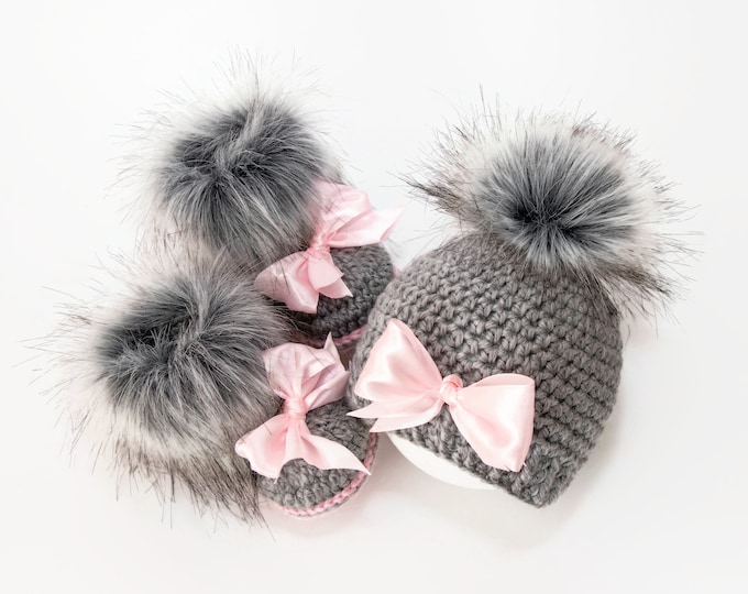 Gray and pink baby girl pom pom hat and fur booties with bows, Newborn Girl gift, Baby girl booties, Baby girl hat, Preemie girl outfit