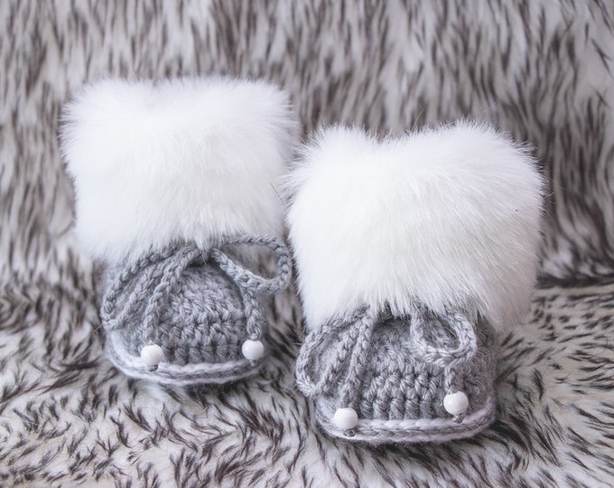 Crochet gray and white fur baby booties, Gender neutral booties, Preemie Baby boots, Baby shower gift, Baby winter Booties, Newborn shoes