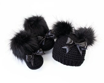 Chapeau noir à pompons doubles pompons et bottines en fausse fourrure avec nœuds, cadeau de grossesse, inspiré de Minnie Mouse, cadeau nouveau-né, tenue prématurée, bottes en fourrure