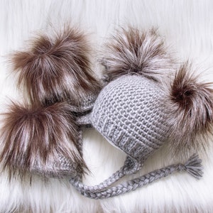 Gray Booties and hat set, Double pom pom hat and boots, Crochet baby clothes, Newborn winter clothes, Fur booties, Gender neutral baby image 4