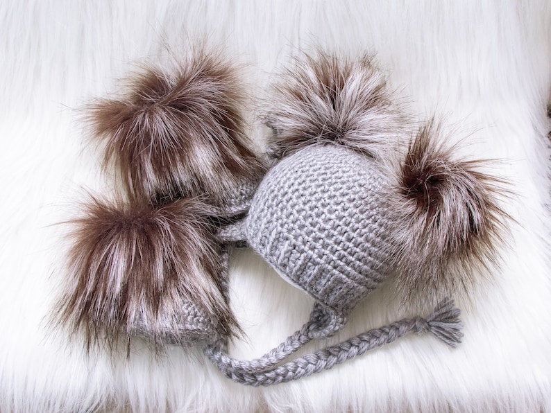 Gray Booties and hat set, Double pom pom hat and boots, Crochet baby clothes, Newborn winter clothes, Fur booties, Gender neutral baby image 4