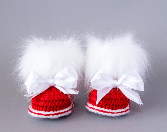 Baby girl booties with bows, Baby First Christmas booties, Crochet Baby booties, Faux Fur Booties, Winter booties, Newborn baby shoes