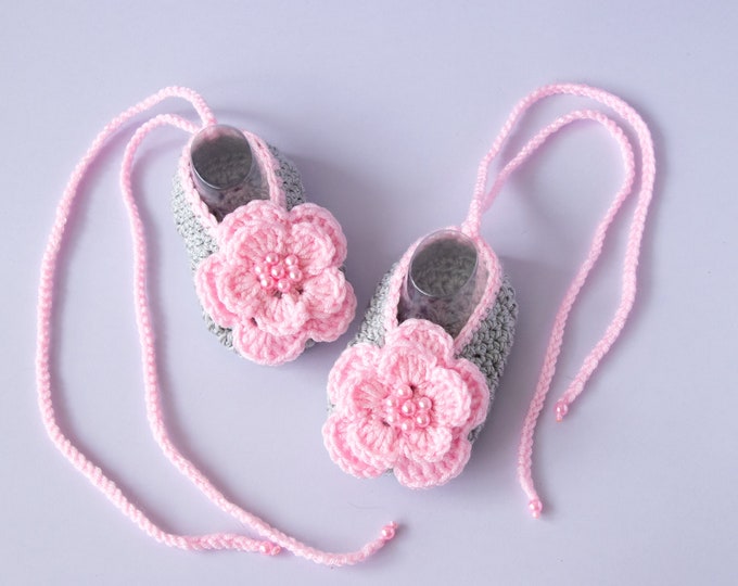 Gray and pink Baby girl shoes, Baby ballet shoes, Mary Janes, Flower shoes, Preemie shoes, Newborn shoes, Crochet Baby shoes, Baby girl gift