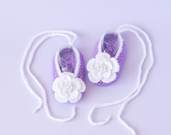Purple and white Baby girl shoes, Baby ballet shoes, Mary Janes, Flower shoes, Preemie shoes, Newborn shoes, Crochet shoes, Baby girl gift