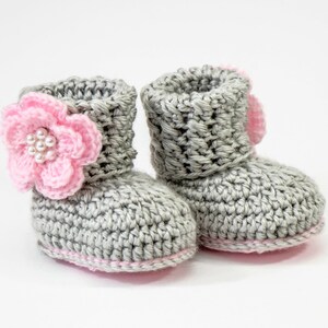 Pink and gray baby girl flower hat and booties set, Newborn Girl clothes, Preemie girl clothes, Crochet booties and hat, Baby Girl gift image 4