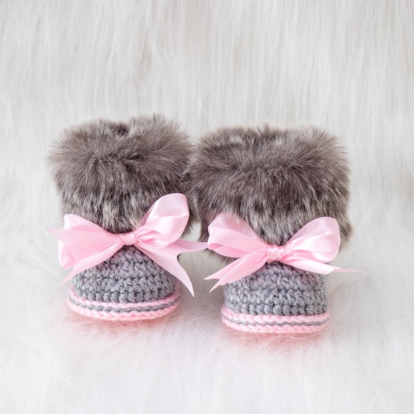 Faux Fur crochet baby girl Booties - Preemie girl boots - Gray and pink - Newborn girl Boots - Baby slippers - Uggs - Baby gift - Baby shoes