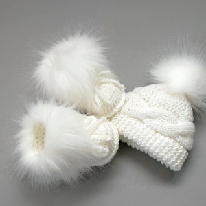 White hand knitted baby fur pom pom hat, Faux fur booties, Baby winter clothes, Baby shower gift, Gender neutral Newborn outfit, Preemie set image 7