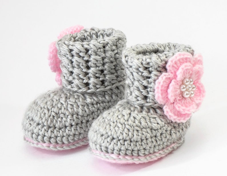 Pink and gray baby girl flower hat and booties set, Newborn Girl clothes, Preemie girl clothes, Crochet booties and hat, Baby Girl gift image 6