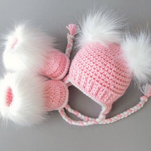 Pink and white baby girl Double pom pom hat and booties set, Baby girl hat, Newborn girl Booties, Baby girl winter outfit, preemie girl gift