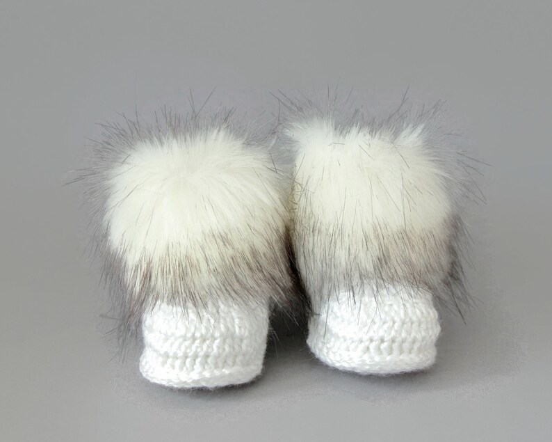 White booties, Faux Fur booties, Winter booties, Crochet booties, Newborn shoes, Baby gift, Baby first shoes, Infant shoes, Preemie booties image 6