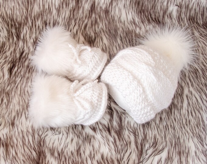 White hand knitted baby fur pom pom hat, Faux fur booties, Baby winter clothes, Baby shower gift, Gender neutral Newborn outfit, Preemie set
