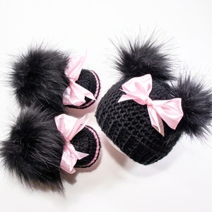 Black and pink baby girl hat and booties, Minnie Mouse Inspired, Newborn Girl gift, Disney baby girl outfit, Preemie girl gift, Pom pom hat