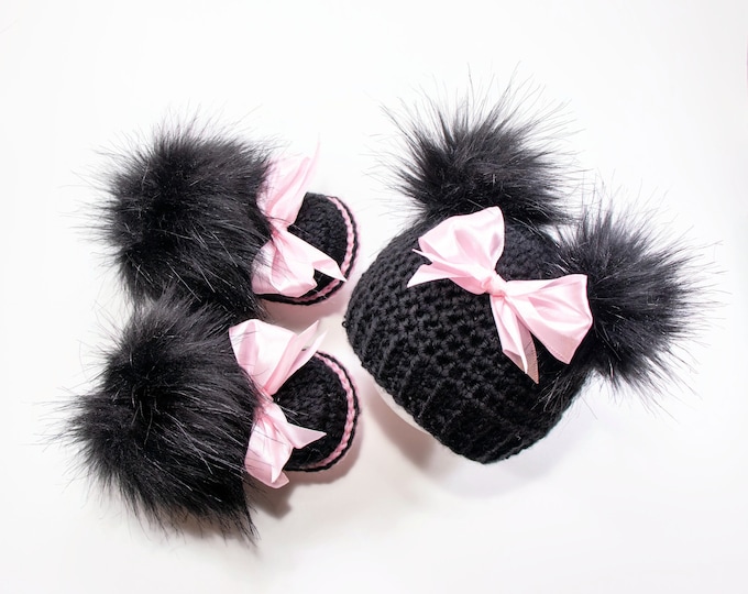 Black and pink baby girl hat and booties, Minnie Mouse Inspired, Newborn Girl gift, Disney baby girl outfit, Preemie girl gift, Pom pom hat