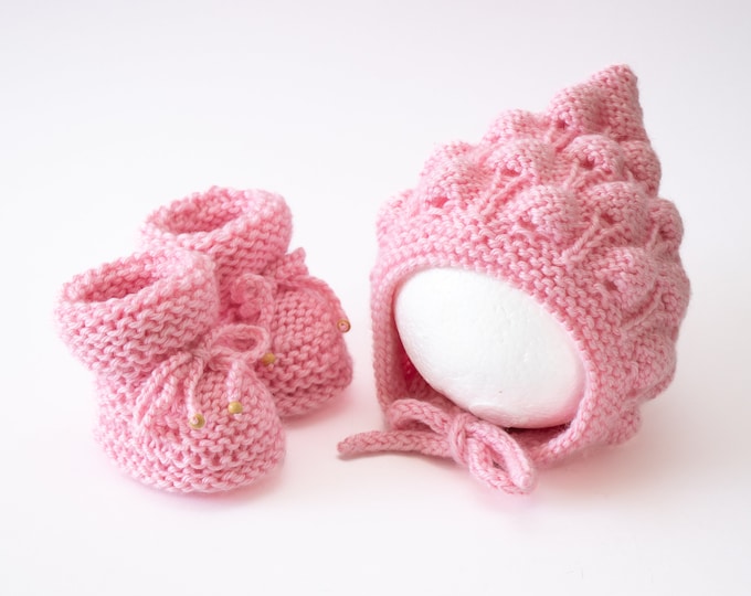Pink Hand knitted Baby girl Pixie Hat and booties, Bubble hat, Baby girl bonnet, baby girl booties, Baby shower gift, Preemie girl outfit