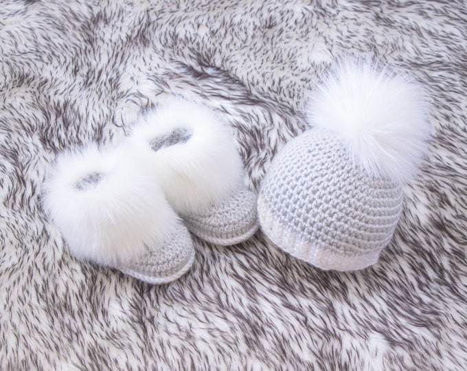 Gender Neutral Baby Booties and hat, Crochet Baby beanie and booties, Baby gift, Preemie outfit, Fur pom pom hat, Fur booties, Newborn boy