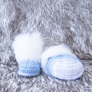 Baby Junge Double Pom Mütze und Stiefel, Häkeln Baby Set, Baby Winter Kleidung, Fell stiefel, Baby Jungen Geschenke, Preemie Junge, Baby Junge Ankündigung Bild 9