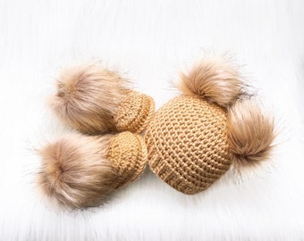 Double pom pom hat and booties, Gold Booties and hat set, Crochet baby clothes, Newborn winter clothes, Fur booties, Gender neutral baby set