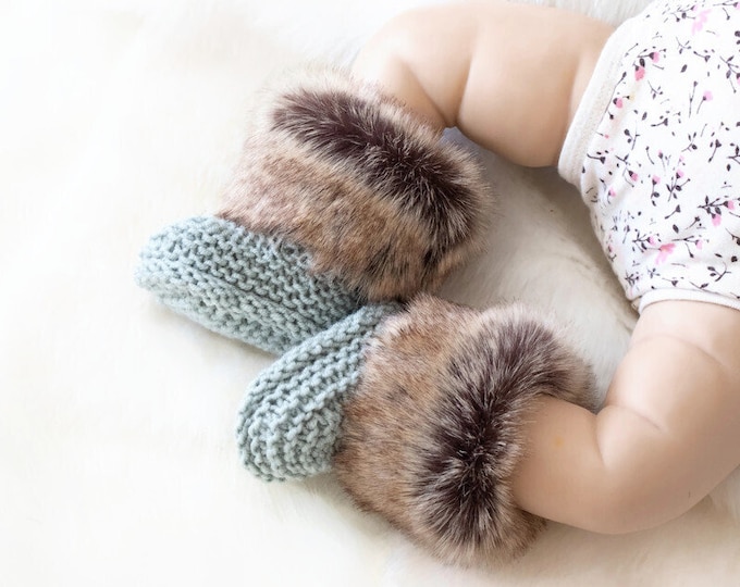 Hand knitted baby booties, Faux fur booties, Baby shoes, Gender neutral Knitted Booties, Baby shower gift, Newborn boots, Preemie booties