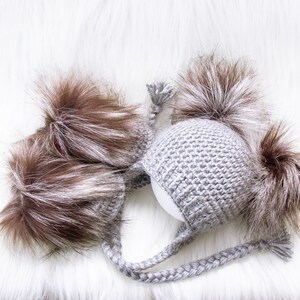 Gray Booties and hat set, Double pom pom hat and boots, Crochet baby clothes, Newborn winter clothes, Fur booties, Gender neutral baby image 6