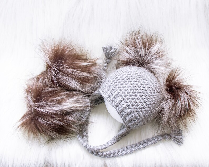 Gray Booties and hat set, Double pom pom hat and boots, Crochet baby clothes, Newborn winter clothes, Fur booties, Gender neutral baby image 6