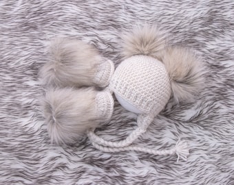 Double pom hat and booties, Beige Booties and hat, Handmade Baby clothes, Newborn winter clothes, Fur booties, Gender neutral baby outfit