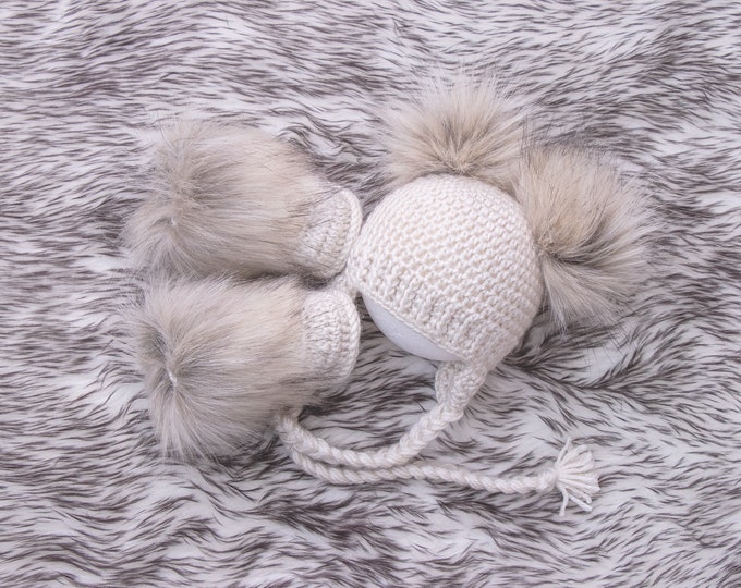 Double pom hat and booties, Beige Booties and hat, Handmade Baby clothes, Newborn winter clothes, Fur booties, Gender neutral baby outfit