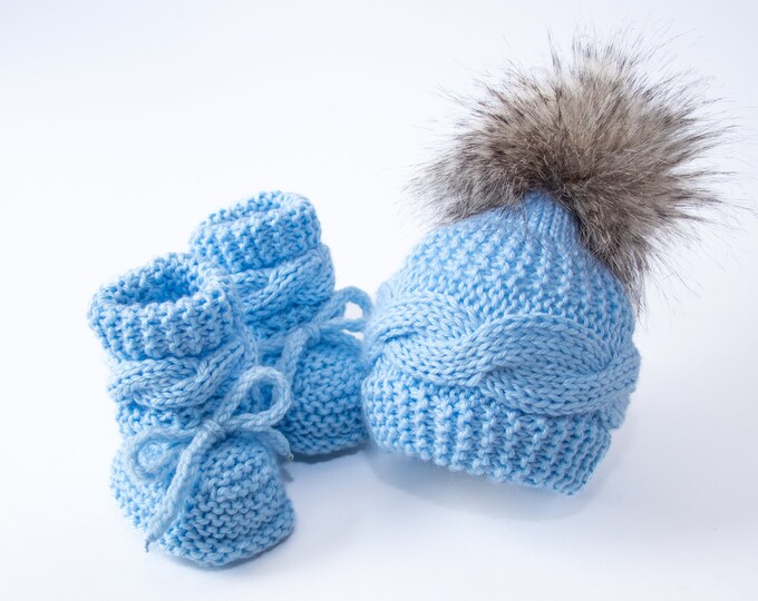 Hand knitted Baby boy booties and hat set, Newborn boy home coming outfit, Baby boy booties, Baby boy hat