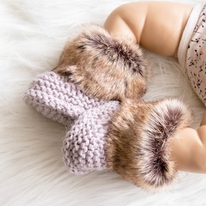 Unisex Hand knitted baby booties, Faux fur booties, Knitted Baby shoes, Neutral Baby Booties, Baby shower gift, Newborn boots, Preemie boots