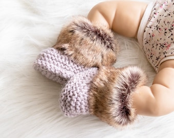 Unisex Hand knitted baby booties, Faux fur booties, Knitted Baby shoes, Neutral Baby Booties, Baby shower gift, Newborn boots, Preemie boots