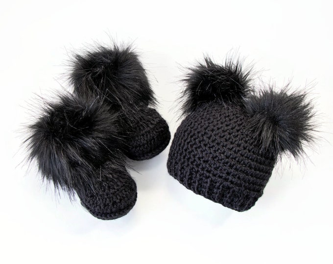 Black Double pom pom hat and booties, Black Booties and hat set, Crochet baby clothes, Newborn winter clothes, Fur booties, Gender neutral