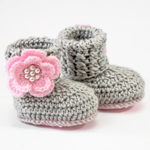 Pink and gray baby girl flower hat and booties set, Newborn Girl clothes, Preemie girl clothes, Crochet booties and hat, Baby Girl gift image 5