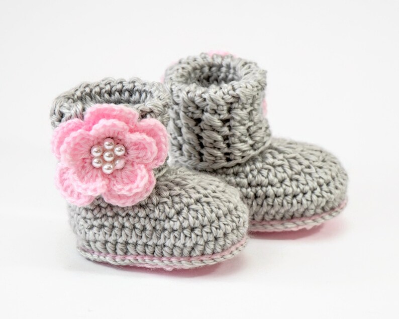 Pink and gray baby girl flower hat and booties set, Newborn Girl clothes, Preemie girl clothes, Crochet booties and hat, Baby Girl gift image 5