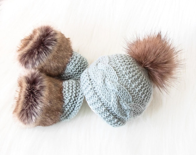 Hand knitted baby hat and booties with fur, Baby winter clothes, Faux Fur booties, Pom pom hat, Gender neutral clothes, Preemie clothes